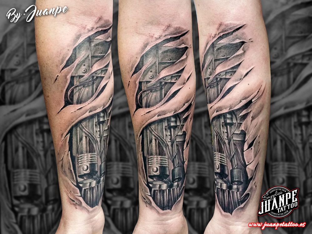 tatuaje biomecanico 3d antebrazo juanpetattoo - estudio de tatuajes Tatuaje biomecanico 3D en antebrazo